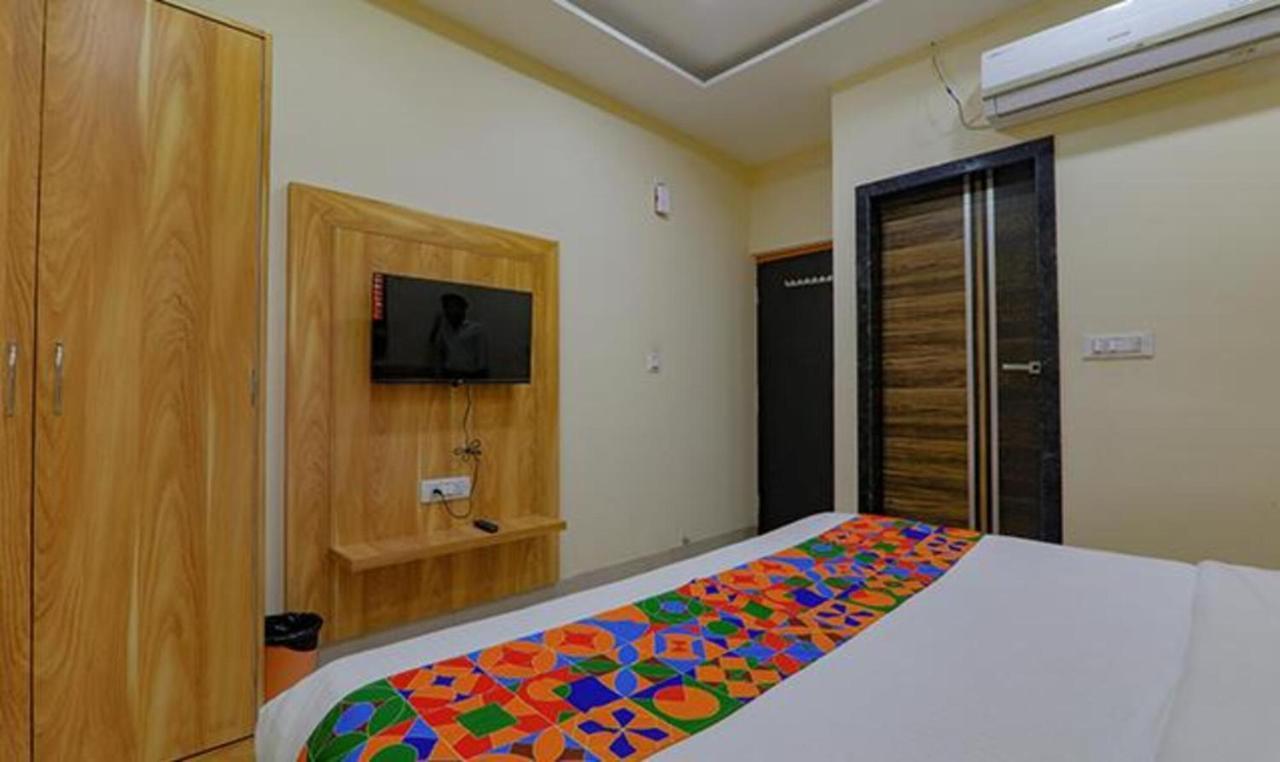 Fabhotel Super 3 Premium Varanasi Exterior photo