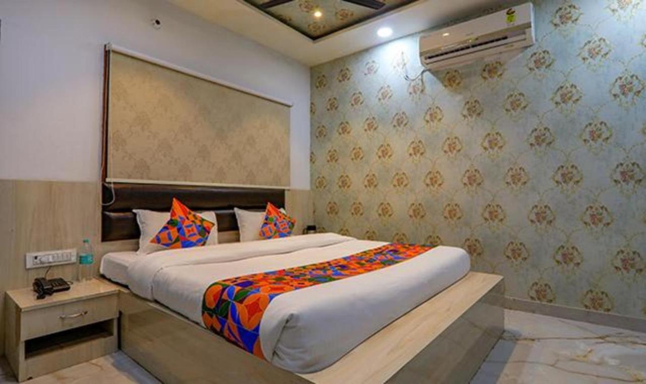 Fabhotel Super 3 Premium Varanasi Exterior photo